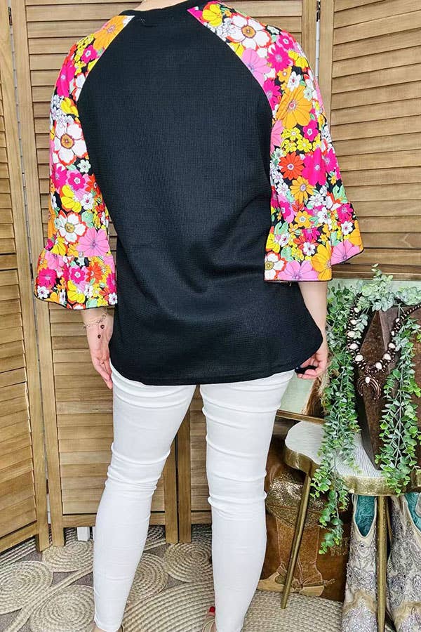 BLACK BODY MULTI COLOR FLORAL BELL 3/4 SLEEVE TOP