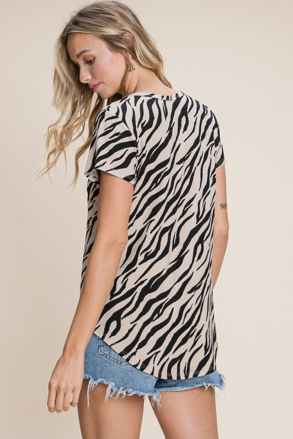 Top NEW ARRIVAL - Fabulous Animal Print Button up Super Soft Top