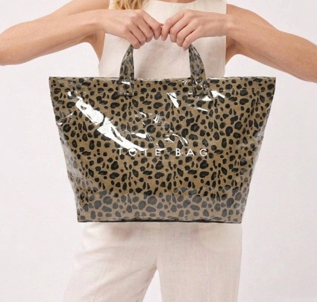 THE TOTE BAG