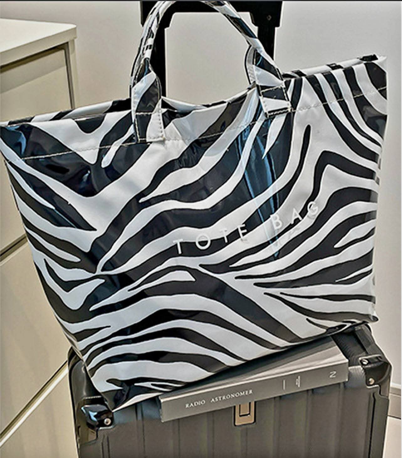 THE TOTE BAG