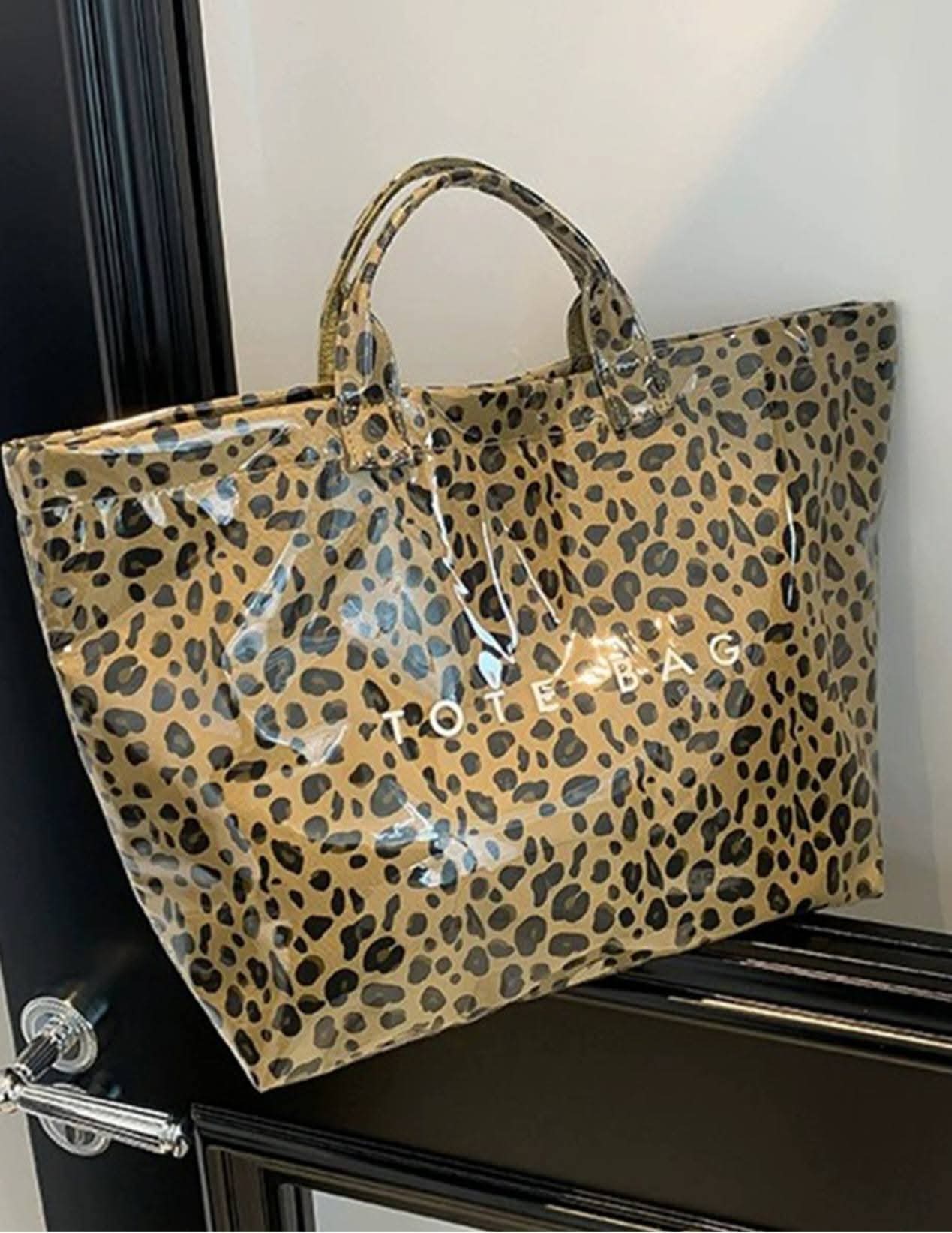 THE TOTE BAG