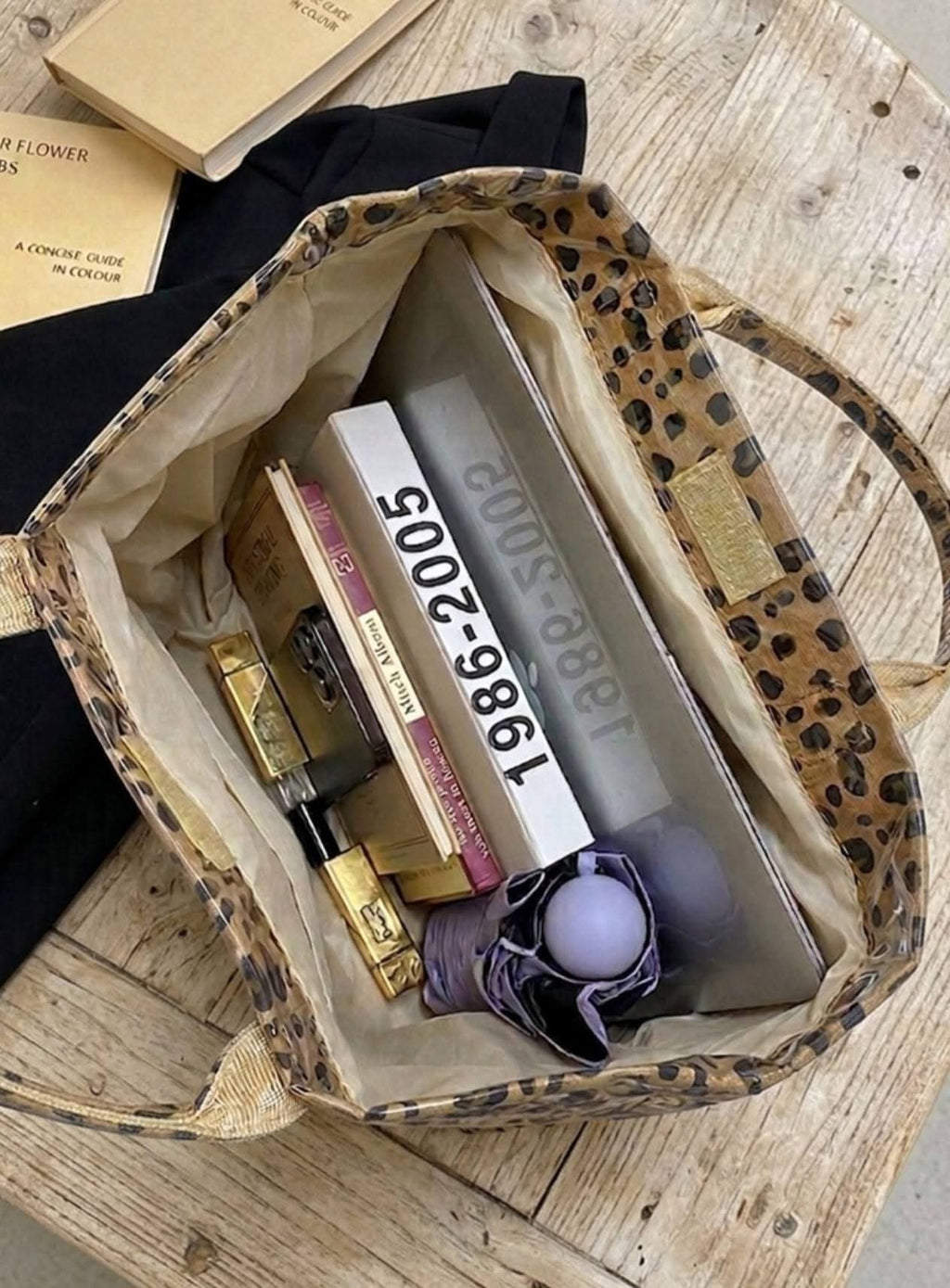 THE TOTE BAG