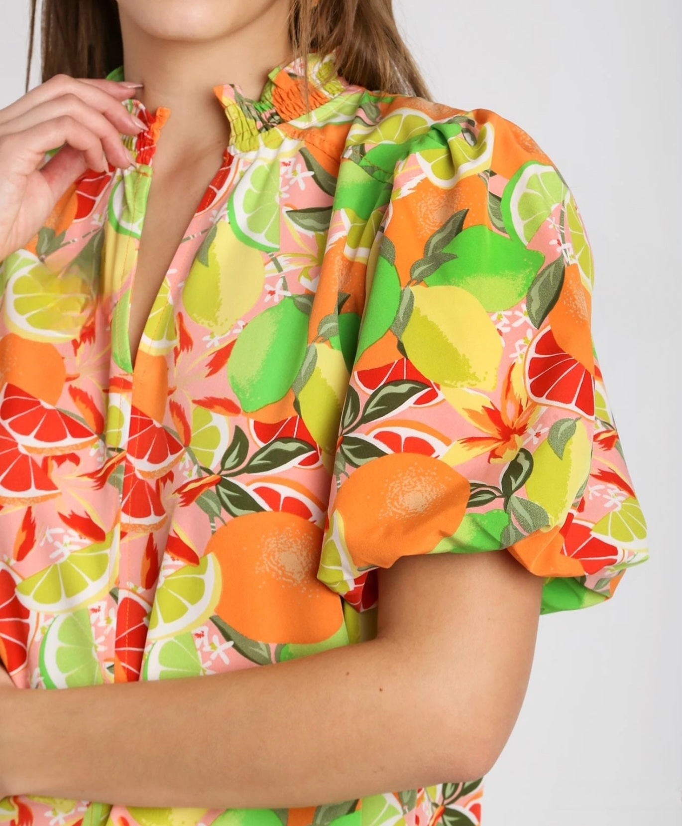 UMGEE SMOCKED V-NOTCHED FRUIT PRINT ELBOW LENGTH PUFF SLEEVE TOP