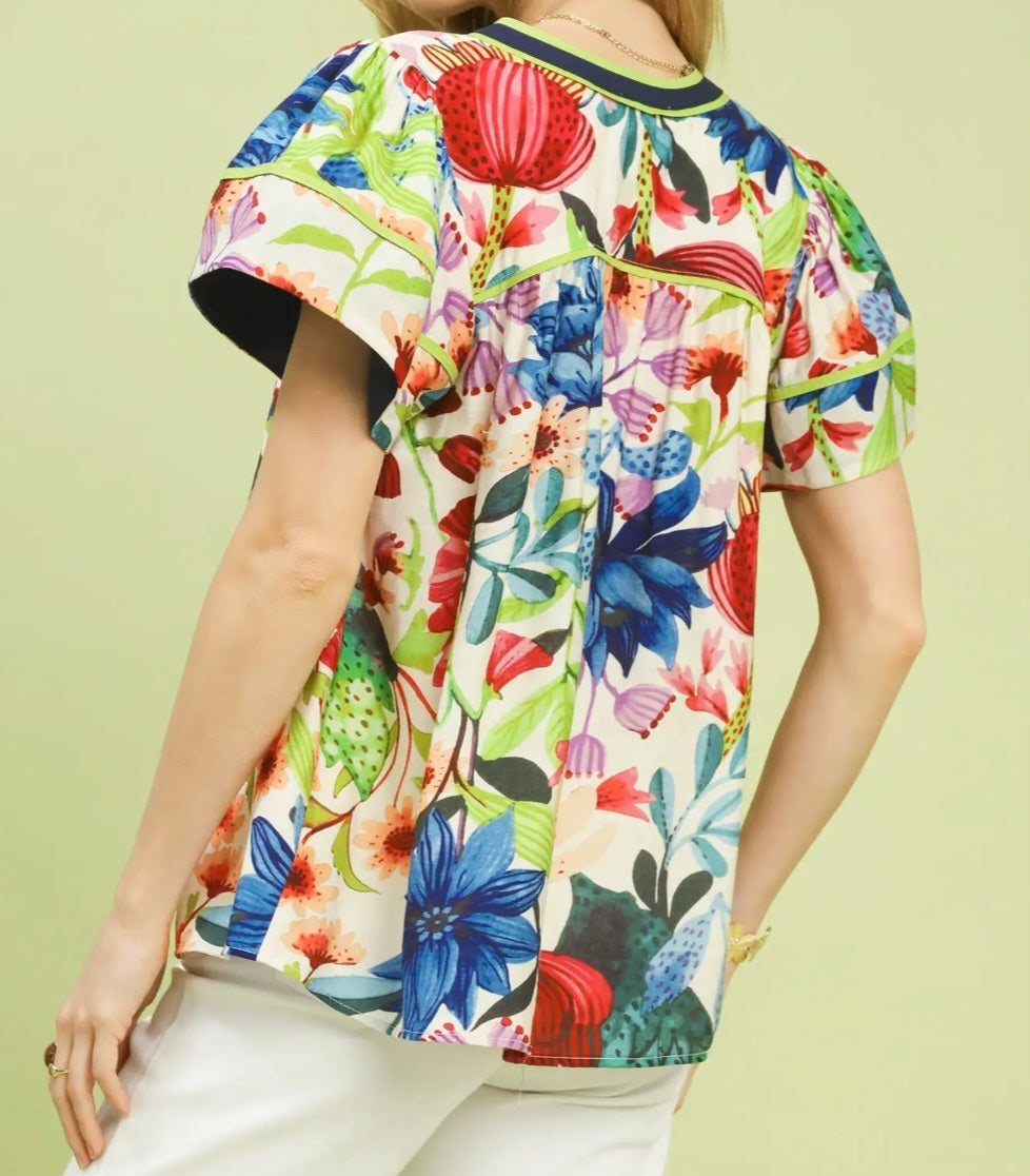 UMGEE STUNNING FLORAL PRINT W/ CONTRAST SPLIT V-NECK TOP